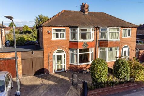 3 bedroom semi-detached house for sale