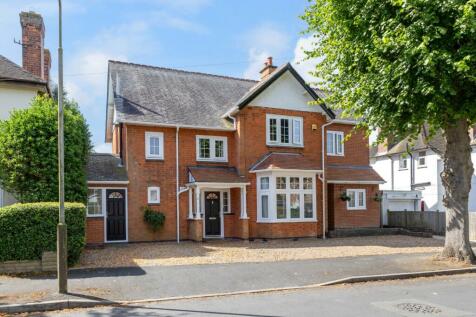 6 bedroom detached house for sale