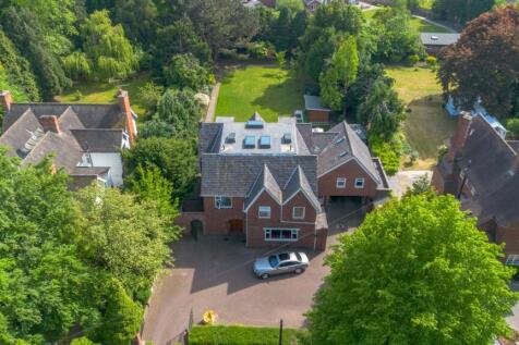 Knighton Grange Road, Leicester LE2 6 bed detached house for sale