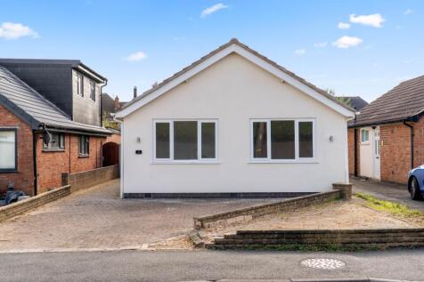 Coombe Rise, Leicester LE2 3 bed detached house for sale