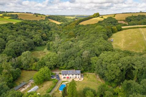 Chulmleigh EX18 5 bed detached house for sale