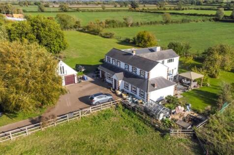 6 bedroom detached house for sale