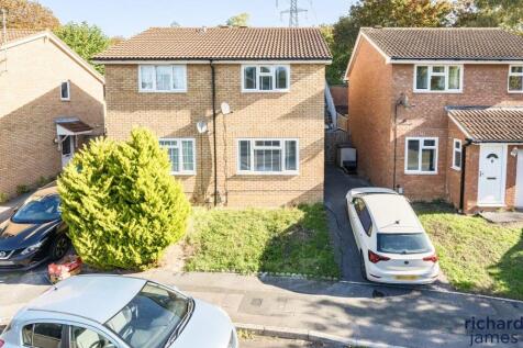 2 bedroom semi-detached house for sale