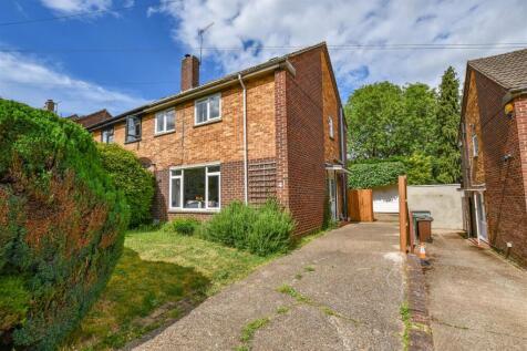 Richardson Close, London Colney, St.... 3 bed semi