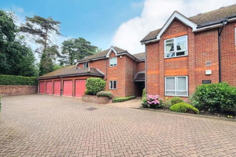 12 The Callanders, Heathbourne Road... 2 bed flat for sale