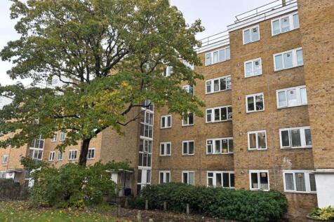 22 Carslake Road, Wandsworth, London... 3 bed flat for sale