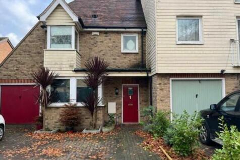 4 bedroom end of terrace house for sale