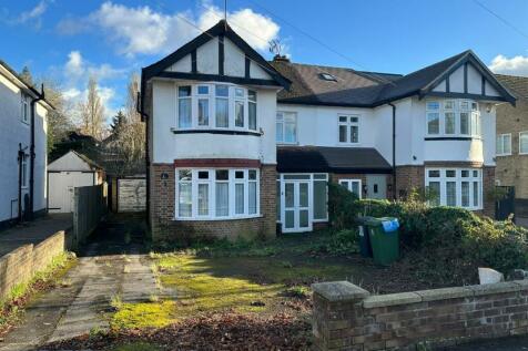 3 bedroom semi-detached house for sale