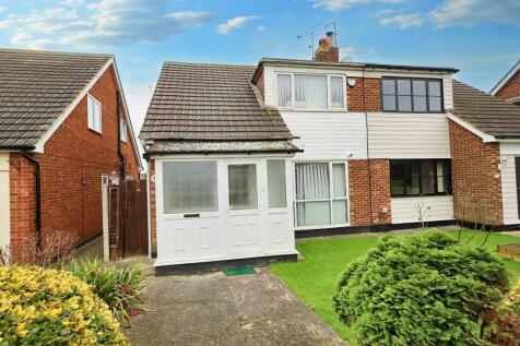 59 Margarite Way, Wickford, Essex... 2 bed semi