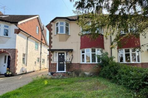 30 Craddocks Avenue, Ashtead, Surrey... 3 bed semi