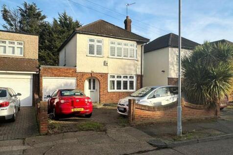 13 Orchard Avenue, Rainham, Essex... 3 bed detached house for sale