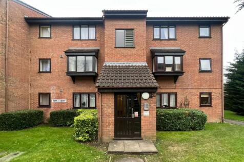 31 Astra Court, King Georges Avenue... 1 bed flat for sale