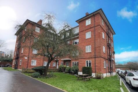 212 Empire Court, North End Road... 2 bed flat for sale