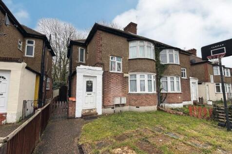 12 River Gardens, Feltham, Middlesex... 1 bed flat for sale
