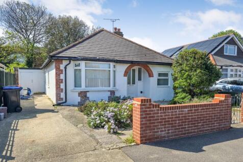 21 Kings Avenue, Broadstairs, Kent... 2 bed bungalow for sale