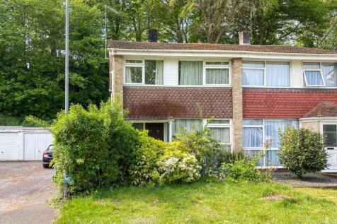 18 Dell Close, Waterlooville... 3 bed semi