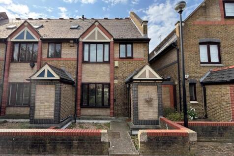 77 Discovery Walk, Wapping, London... 3 bed terraced house for sale
