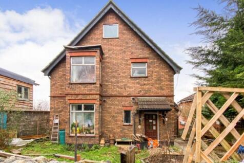 6 bedroom detached house for sale