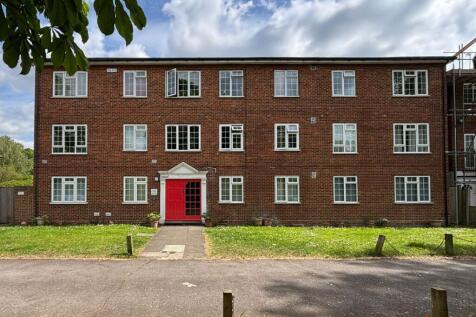 35 Bucklers Way, Carshalton, Surrey... 1 bed flat for sale