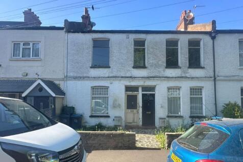 7 Miles Road, Mitcham, Surrey, CR4 3DA 2 bed flat for sale
