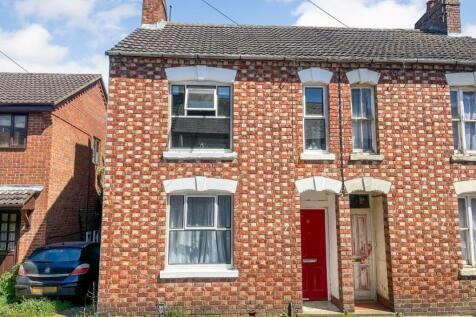 11 Thrift Street, Irchester... 3 bed semi