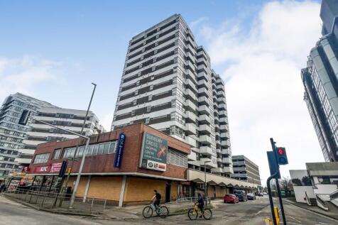 Flat 46 Isobel House, Staines Road... 4 bed flat for sale