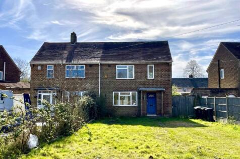 39 Cunningham Crescent, Bournemouth... 3 bed semi