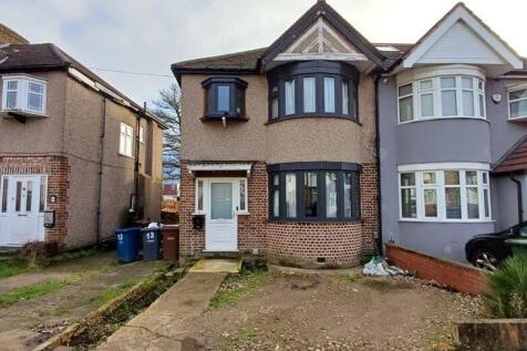 13 Pembroke Avenue, Harrow... 3 bed detached house for sale