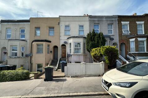 157 Moffat Road, Thornton Heath... 1 bed flat for sale