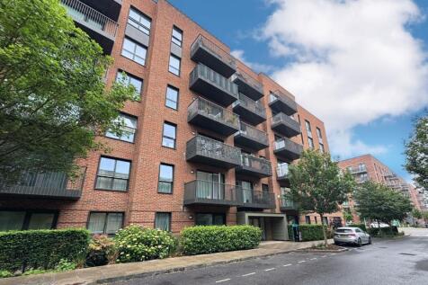 56 Bravey House, 5 Samara Drive... 2 bed flat for sale