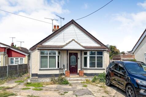 21 Goirle Avenue, Canvey Island... 2 bed bungalow for sale