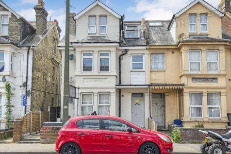 103 Wellesley Road, Clacton on Sea... 6 bed block of apartments for sale