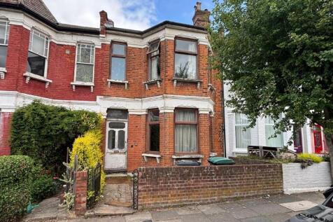 196 Victoria Road, Muswell Hill... Terraced house for sale