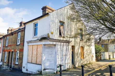 51 Castle Road, Chatham, Kent, ME4 5HQ 5 bed end of terrace house for sale