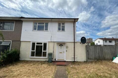 14 Stratford Close, Dagenham, Essex... 3 bed semi
