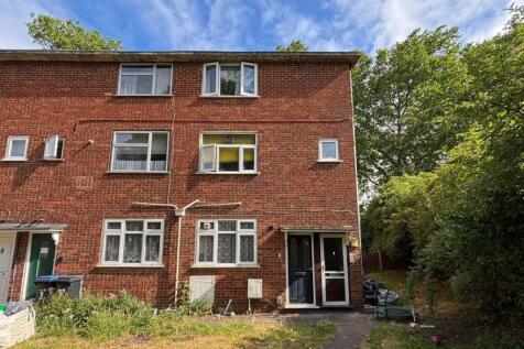 8 Jubilee Crescent, Edmonton, London... 2 bed flat for sale