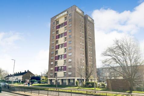 6 Edmunds Tower, Harlow, Essex, CM19 4AD 2 bed flat for sale