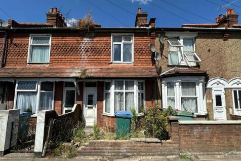 368 Whippendell Road, Watford... 3 bed terraced house for sale