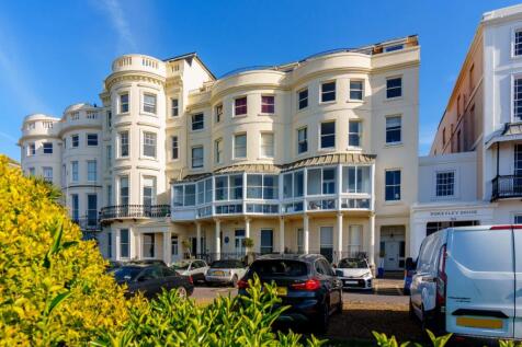 3 bedroom flat for sale