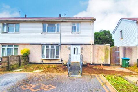 26 Old Stoke Road, Aylesbury... 3 bed semi