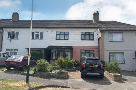 9 Newbury Close, Romford, Essex, RM3 8HB 3 bed terraced house for sale