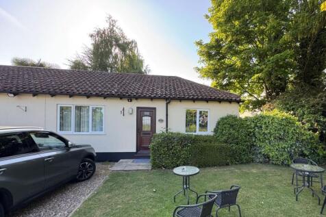 Elm Cottage, Syndale Park, London... 2 bed cottage for sale