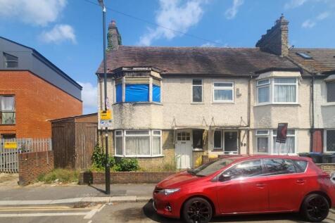 30 Eveline Road, Mitcham, Surrey, CR4... 3 bed end of terrace house for sale