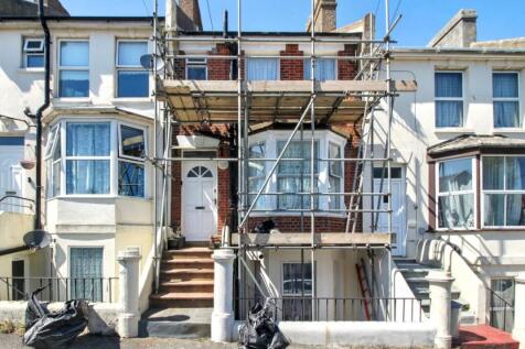 8 Aldborough Road, St.... 2 bed flat for sale