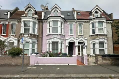 59B Lausanne Road, Hornsey, London... 2 bed flat for sale
