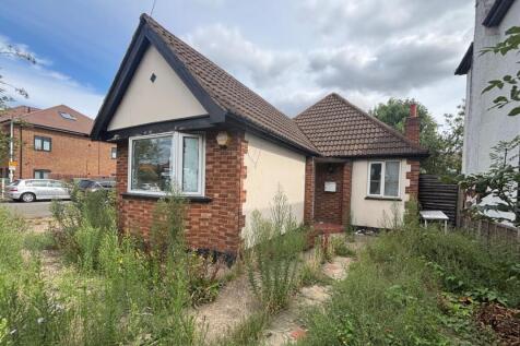 289 West End Road, Ruislip... 3 bed detached bungalow for sale