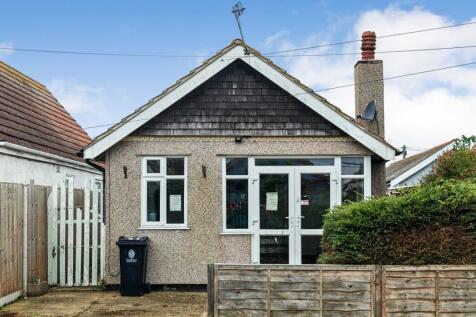 27 Flowers Way, Jaywick... 2 bed bungalow for sale