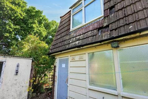 68 Woodland Avenue, Burgess Hill... 3 bed semi