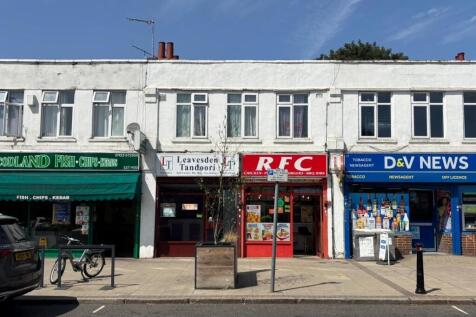 119A Courtlands Drive, Watford... 2 bed flat for sale