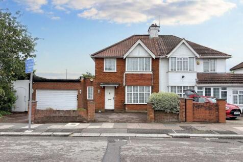 1 Ellesmere Avenue, Mill Hill... 3 bed semi